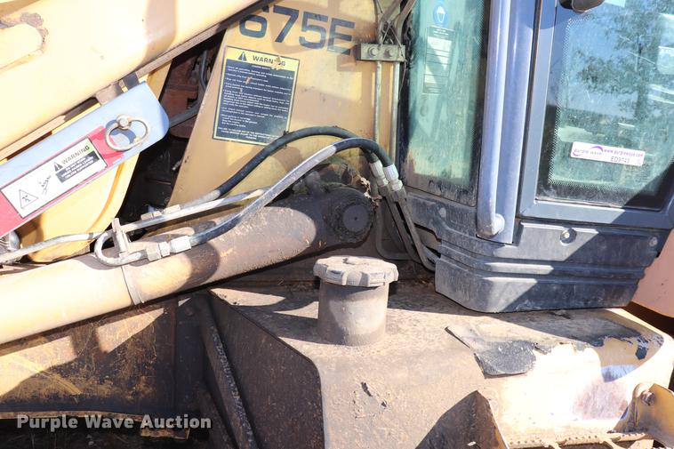 image for item ED9743 1999 New Holland 675 backhoe