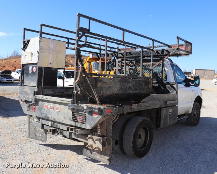 image for item ED9745 2006 Ford F350 Super Duty flatbed pickup truck