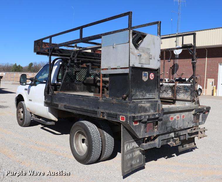 image for item ED9745 2006 Ford F350 Super Duty flatbed pickup truck