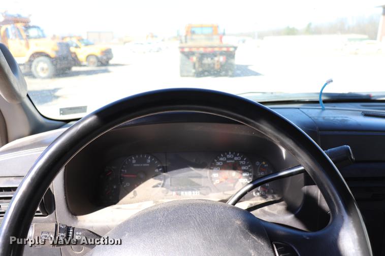 image for item ED9745 2006 Ford F350 Super Duty flatbed pickup truck