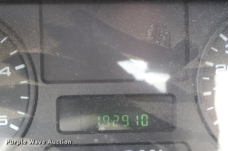 image for item ED9745 2006 Ford F350 Super Duty flatbed pickup truck