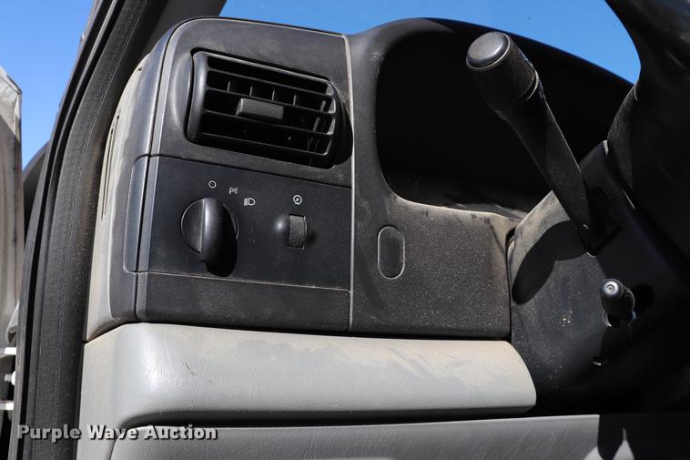 image for item ED9745 2006 Ford F350 Super Duty flatbed pickup truck