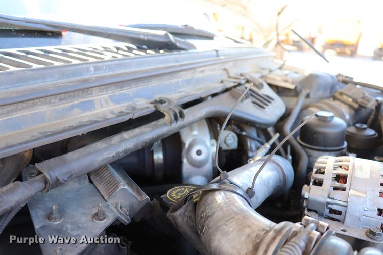 image for item ED9745 2006 Ford F350 Super Duty flatbed pickup truck