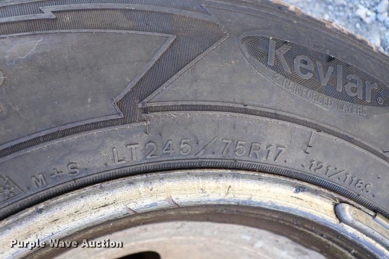 image for item ED9745 2006 Ford F350 Super Duty flatbed pickup truck