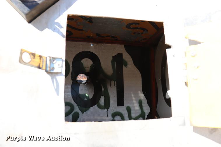 image for item ED9745 2006 Ford F350 Super Duty flatbed pickup truck