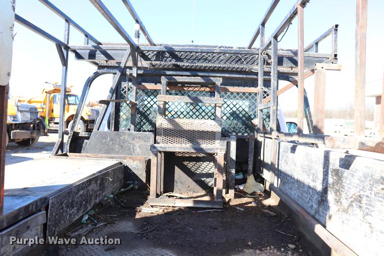 image for item ED9745 2006 Ford F350 Super Duty flatbed pickup truck