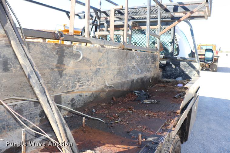 image for item ED9745 2006 Ford F350 Super Duty flatbed pickup truck