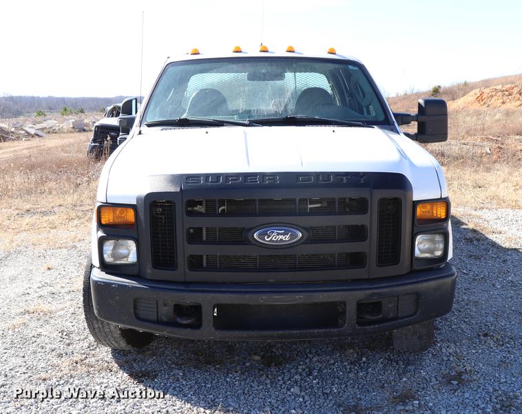 image for item ED9746 2008 Ford F350 Super Duty Crew Cab flatbed pickup truck