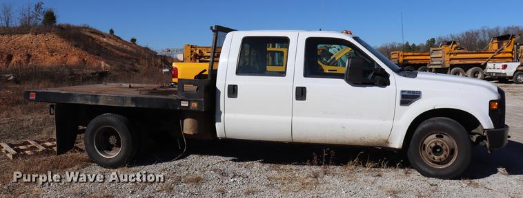 image for item ED9746 2008 Ford F350 Super Duty Crew Cab flatbed pickup truck