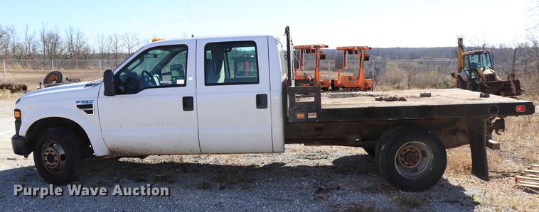 image for item ED9746 2008 Ford F350 Super Duty Crew Cab flatbed pickup truck