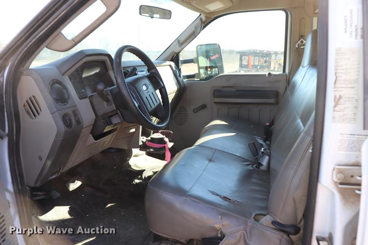 image for item ED9746 2008 Ford F350 Super Duty Crew Cab flatbed pickup truck