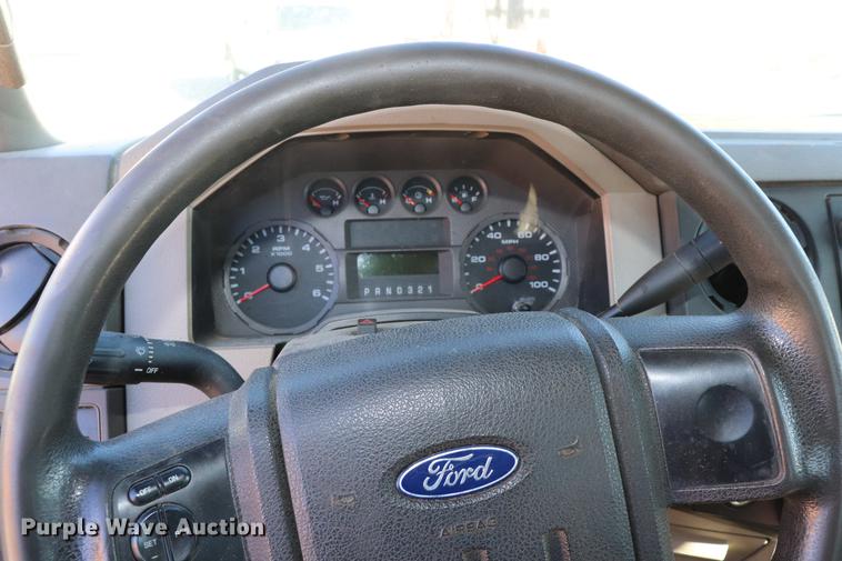 image for item ED9746 2008 Ford F350 Super Duty Crew Cab flatbed pickup truck