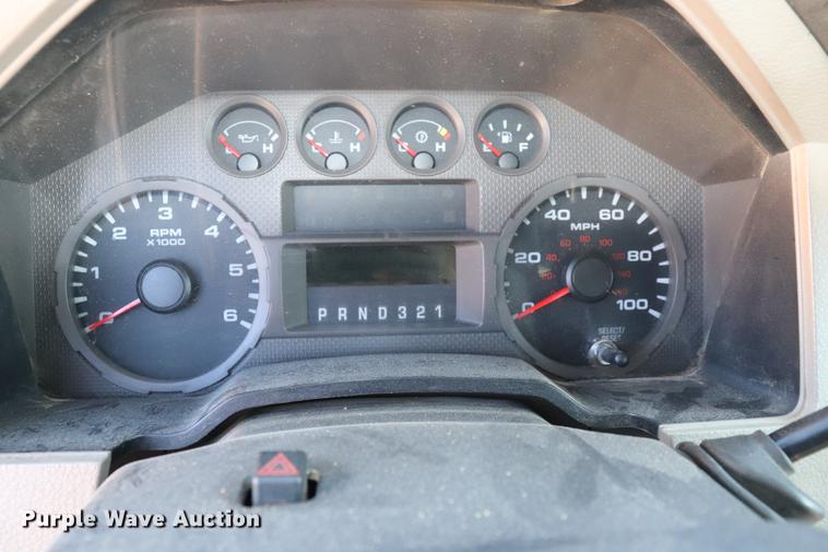 image for item ED9746 2008 Ford F350 Super Duty Crew Cab flatbed pickup truck