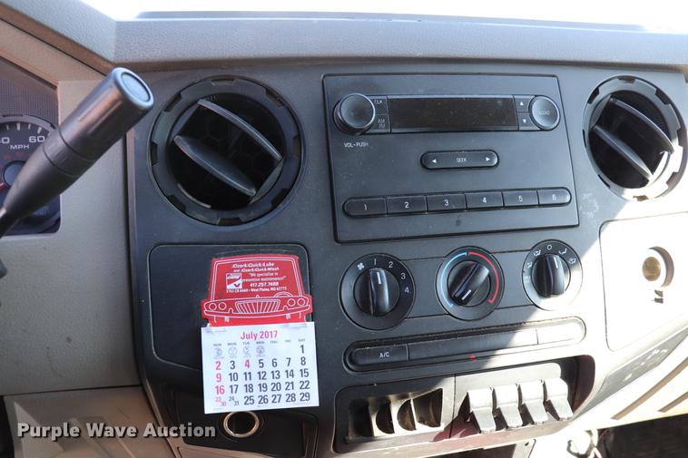 image for item ED9746 2008 Ford F350 Super Duty Crew Cab flatbed pickup truck