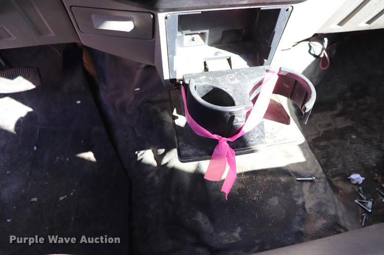 image for item ED9746 2008 Ford F350 Super Duty Crew Cab flatbed pickup truck