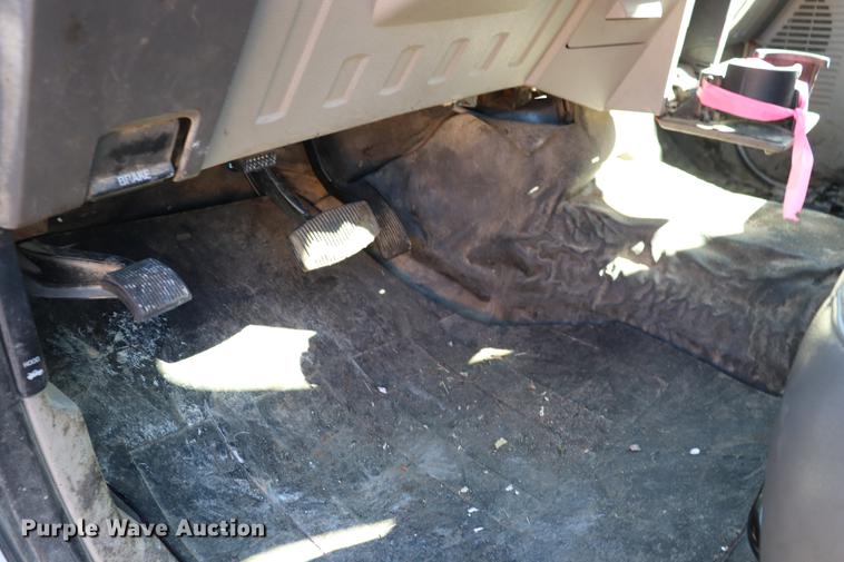 image for item ED9746 2008 Ford F350 Super Duty Crew Cab flatbed pickup truck