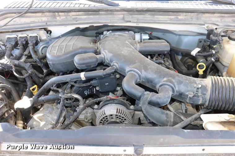 image for item ED9746 2008 Ford F350 Super Duty Crew Cab flatbed pickup truck