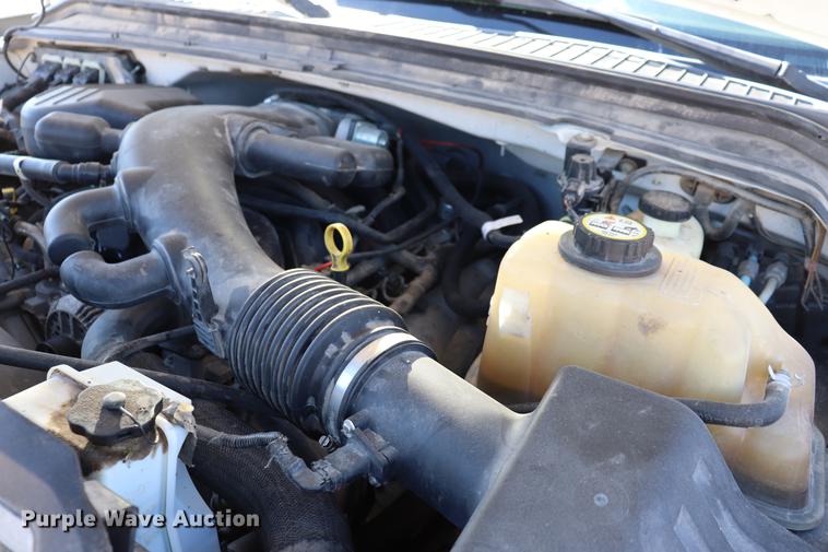 image for item ED9746 2008 Ford F350 Super Duty Crew Cab flatbed pickup truck