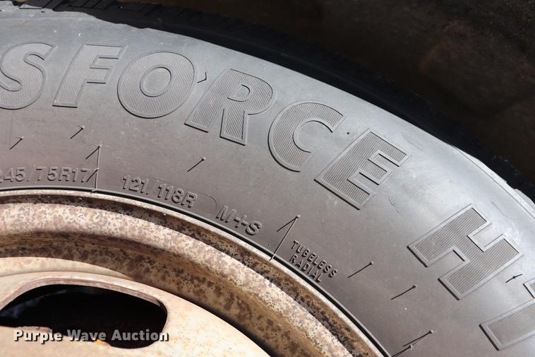 image for item ED9746 2008 Ford F350 Super Duty Crew Cab flatbed pickup truck