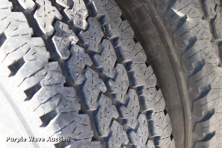 image for item ED9746 2008 Ford F350 Super Duty Crew Cab flatbed pickup truck