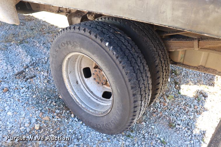 image for item ED9746 2008 Ford F350 Super Duty Crew Cab flatbed pickup truck