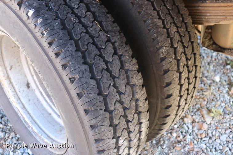 image for item ED9746 2008 Ford F350 Super Duty Crew Cab flatbed pickup truck