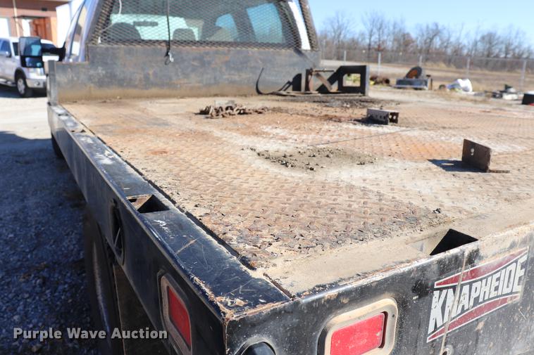 image for item ED9746 2008 Ford F350 Super Duty Crew Cab flatbed pickup truck