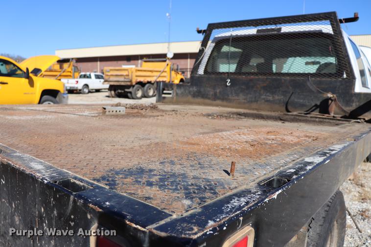image for item ED9746 2008 Ford F350 Super Duty Crew Cab flatbed pickup truck