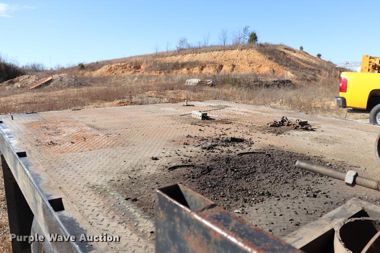 image for item ED9746 2008 Ford F350 Super Duty Crew Cab flatbed pickup truck