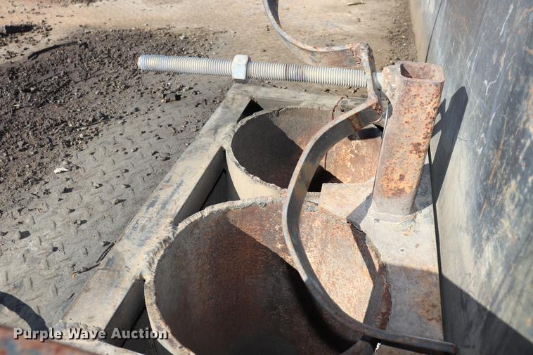 image for item ED9746 2008 Ford F350 Super Duty Crew Cab flatbed pickup truck