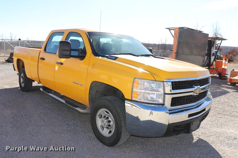 image for item ED9748 2009 Chevrolet Silverado 2500HD Crew Cab pickup truck