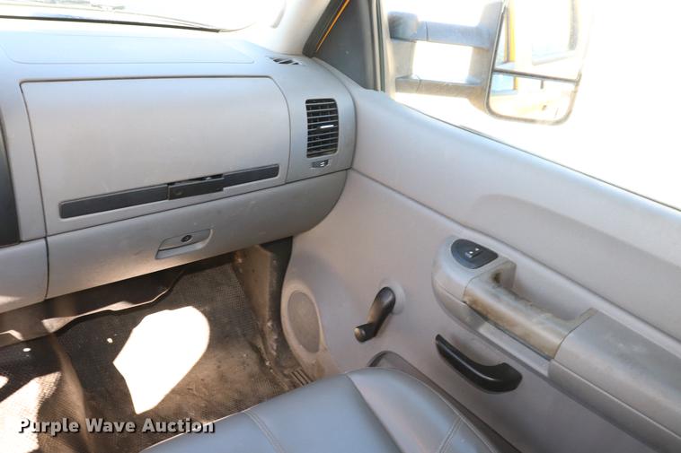 image for item ED9748 2009 Chevrolet Silverado 2500HD Crew Cab pickup truck