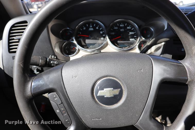 image for item ED9748 2009 Chevrolet Silverado 2500HD Crew Cab pickup truck