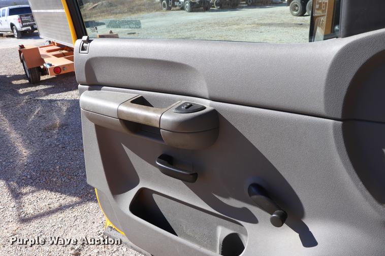 image for item ED9748 2009 Chevrolet Silverado 2500HD Crew Cab pickup truck