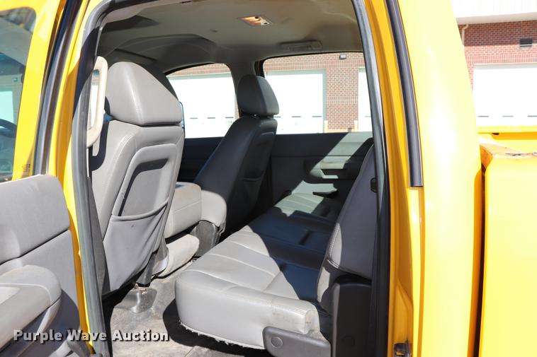 image for item ED9748 2009 Chevrolet Silverado 2500HD Crew Cab pickup truck