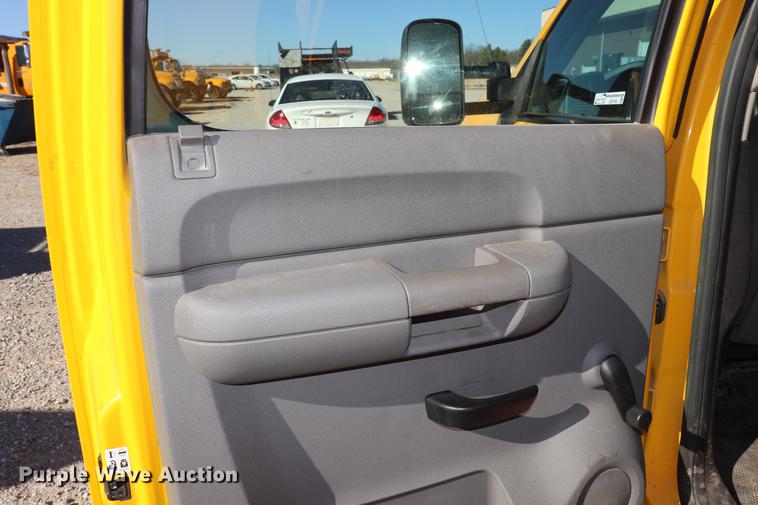 image for item ED9748 2009 Chevrolet Silverado 2500HD Crew Cab pickup truck