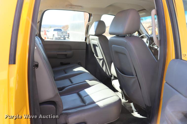 image for item ED9748 2009 Chevrolet Silverado 2500HD Crew Cab pickup truck