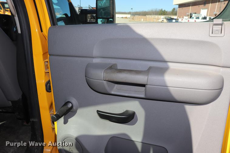 image for item ED9748 2009 Chevrolet Silverado 2500HD Crew Cab pickup truck