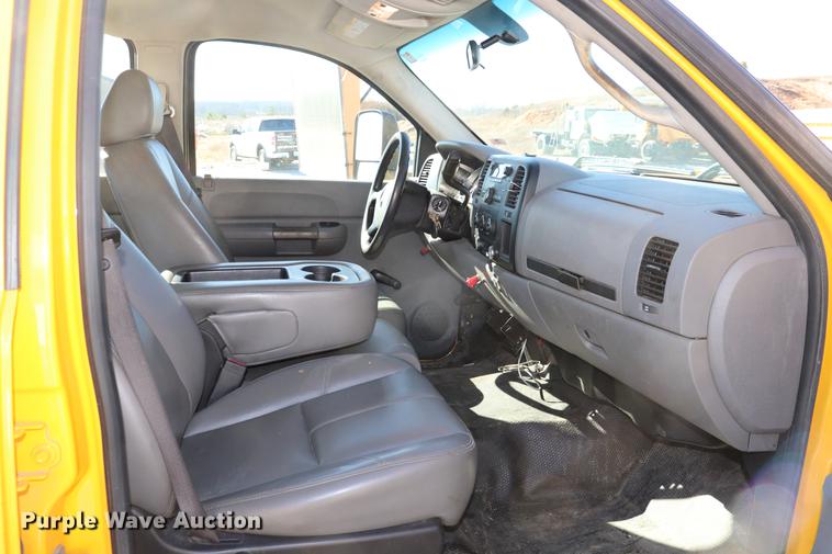 image for item ED9748 2009 Chevrolet Silverado 2500HD Crew Cab pickup truck