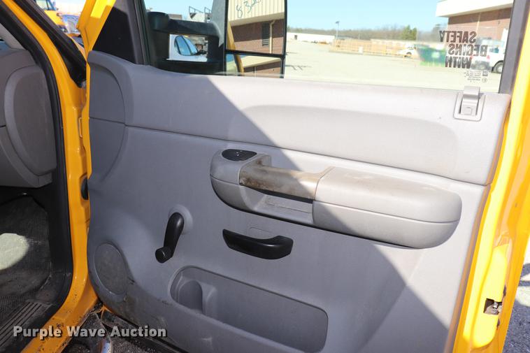 image for item ED9748 2009 Chevrolet Silverado 2500HD Crew Cab pickup truck