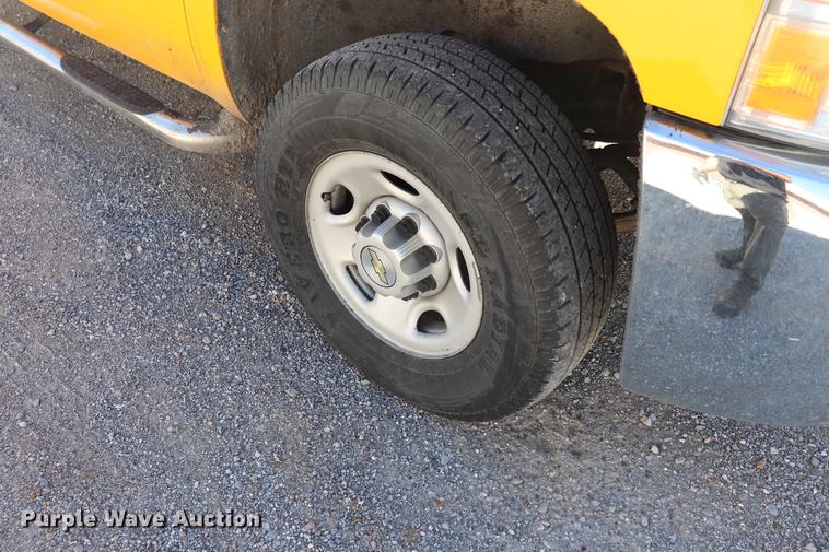 image for item ED9748 2009 Chevrolet Silverado 2500HD Crew Cab pickup truck