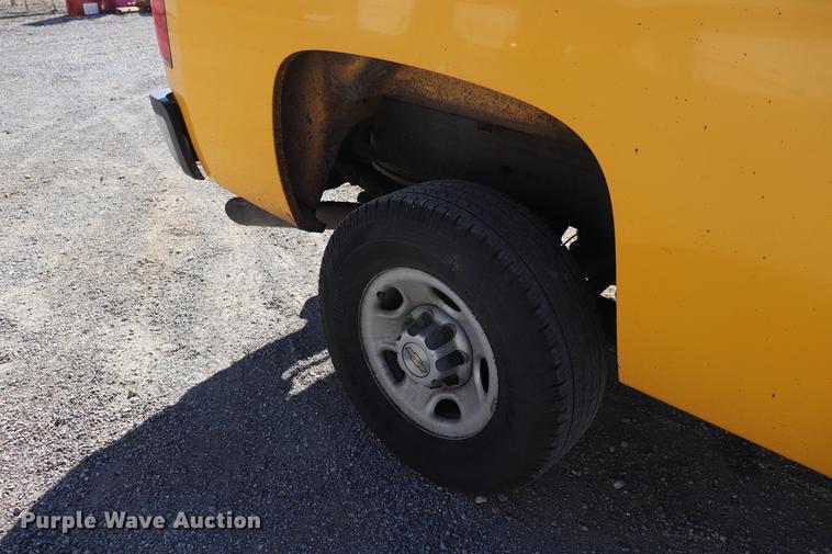image for item ED9748 2009 Chevrolet Silverado 2500HD Crew Cab pickup truck