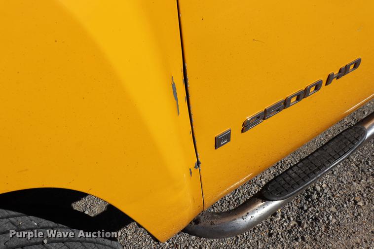 image for item ED9748 2009 Chevrolet Silverado 2500HD Crew Cab pickup truck