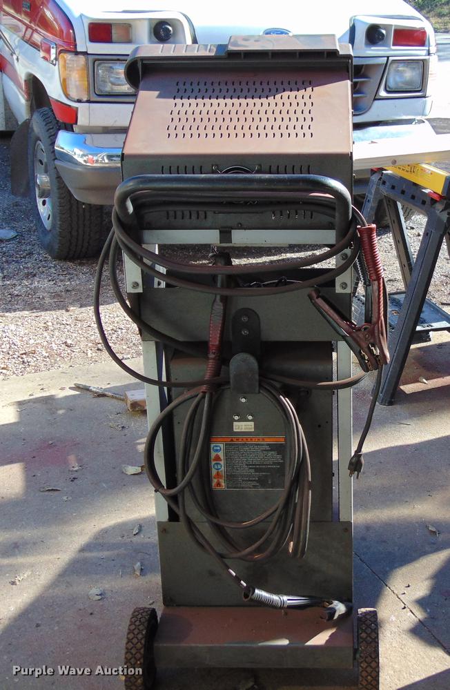 image for item EE9310 Snap-on VAT45 Fleet 200 series battery charger