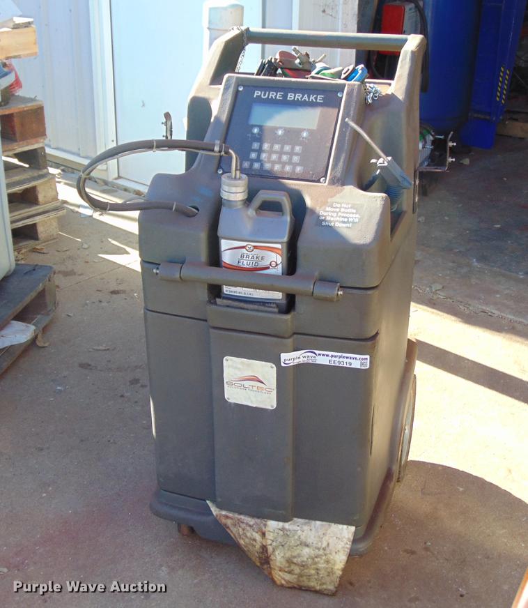 Soltec brake flush machine in Burlington, IA Item EE9319 sold