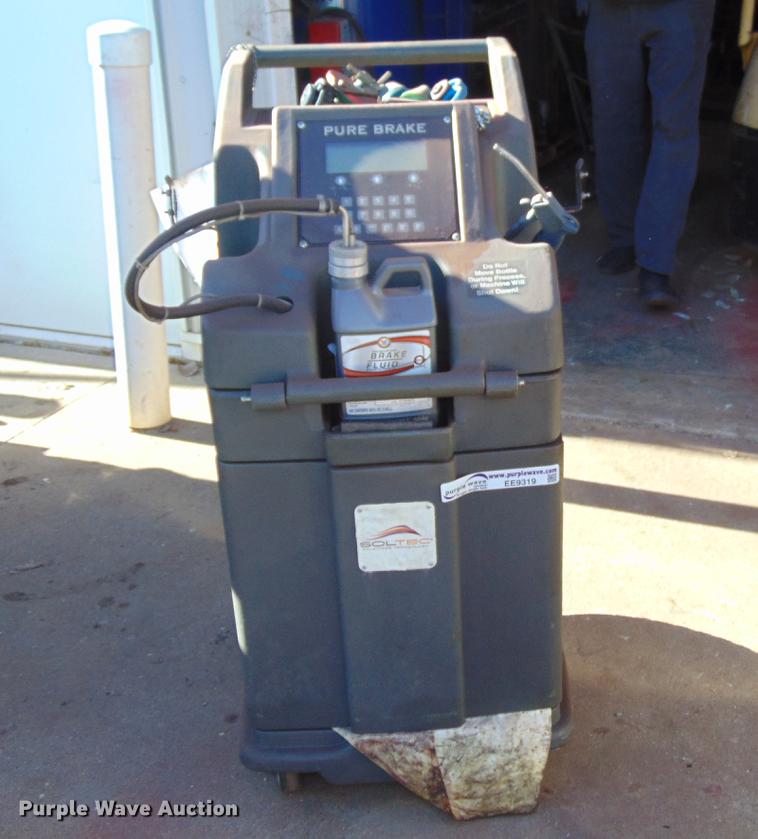 Soltec brake flush machine in Burlington, IA Item EE9319 sold