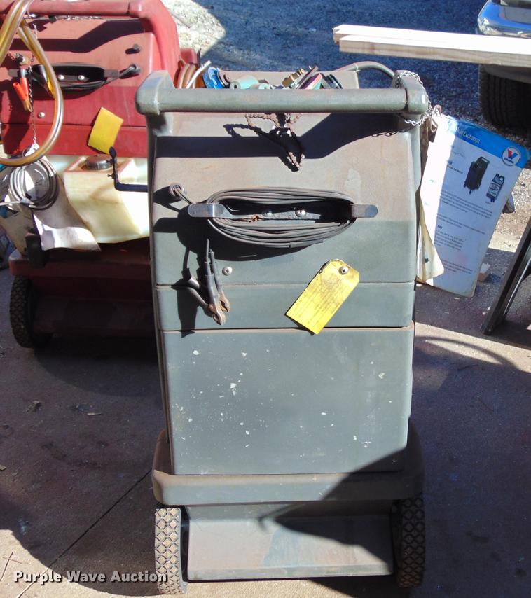 Soltec brake flush machine in Burlington, IA Item EE9319 sold