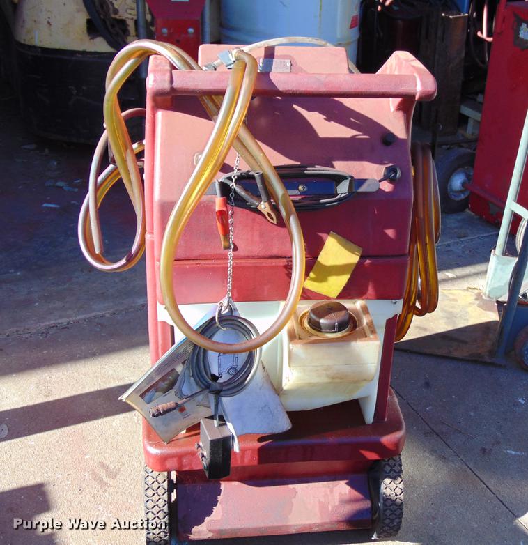 Soltec power steering flush machine in Burlington, IA Item EE9320 sold Purple Wave