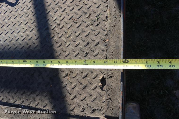 image for item EE9944 2001 R-B equipment trailer