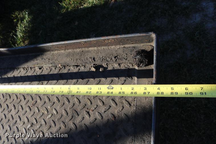 image for item EE9944 2001 R-B equipment trailer